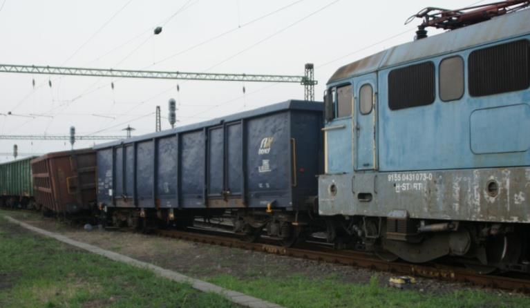 váltó rudazata és porvédő lemeze szintén rongálódott. A váltóállító hajtóművek egyik kitérőben sem rongálódtak meg. 1.5 Egyéb kár 6.