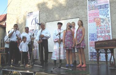 Ako býva naším dobrým zvykom, ani tento rok sme nezabudli na ľudí a v úvode sme pripomenuli návštevníkom týchto sedem významných osobností z Kokavy: Ivana Murína, zakladateľa Kolieska, Janku