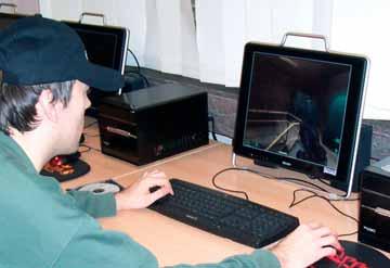 irodaházát a Silent Hill 3 bevásárlóközpontjával, akkor félelemkeltésben az utóbbi viszi a pálmát.