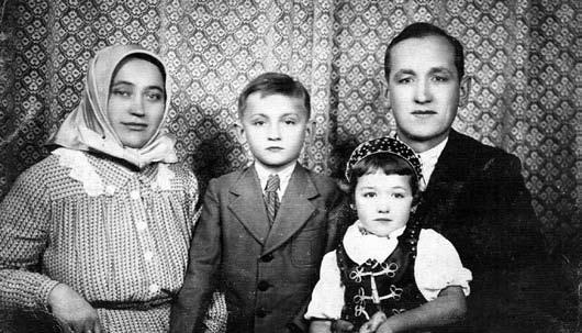 A második világháború szele előbb Ausztriába, majd szovjet hadifogságba sodorta. Három év múlva szabadult. Emiatt nekem kellett otthon minden olyan munkákat elvégezni, amihez férfi kellett volna.