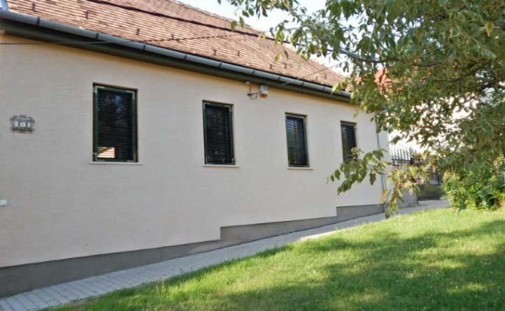 hasonló színek használata, mely a karakter erősödését
