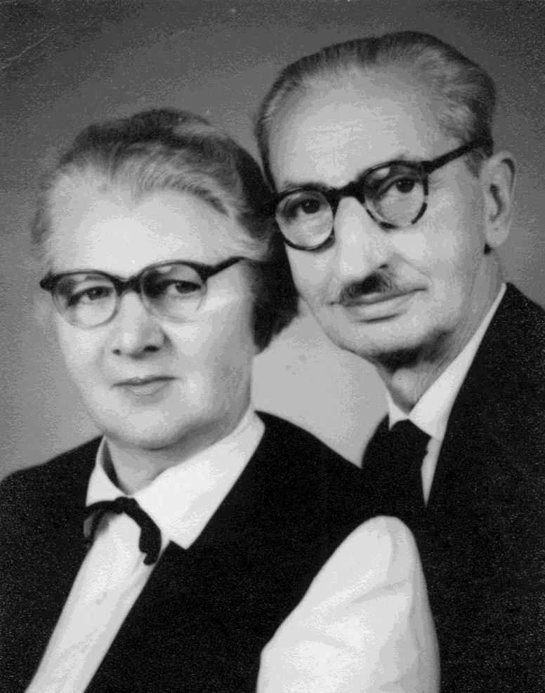 1 Fényképalbum Szülők Battonya 1962. 12. 16. Keveházi Ottmár és felesége Ők a szüleim. Ennek a képnek a nagyított változata a nappalink falán is kint van.