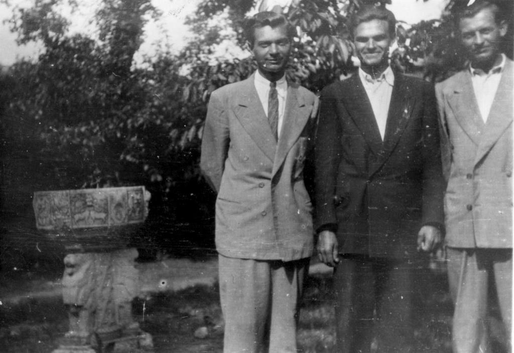 4 Külmissziói iskolások Nagytarcsa 1948-1950. között, Gitta József, Weisz Henrik Ez a kép Nagytarcsán, a Külmissziói Intézetben készült.