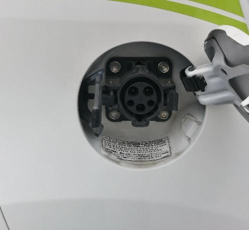 a Proximity Pilot - PP számára. Ezt a csatlakozót Type 1 csatlakozónak nevezik.