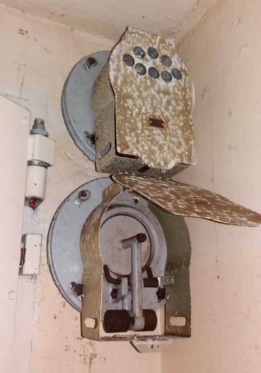 ábra jól szemlélteti, hogy már ekkor voltak olyan szelepek forgalomban, melyek záródásuk után fixálódtak és azokat csak kézzel lehetett újra kinyitni.