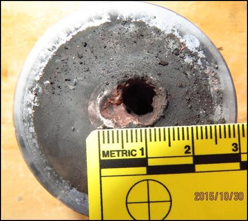 tekinthető átütés keletkezett. A céltárgyon keletkezett lyuk átmérője 3 mért átlagból: 8,5mm, a lyukhossz pedig 24mm. 5.