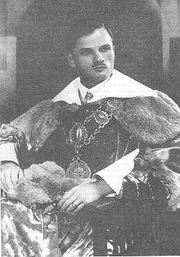 tudományos osztály élére, így lett a Társaság egyik vezetője. A hungarológiai osztály 626 a szociográfiai munkát, a falukutatást végezte.