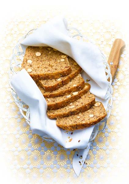 Magos gyorskenyér 1 kenyérhez 280 g teljes kiőrlésű búzaliszt 120 g tönkölybúzaliszt 100 g szemes zabpehely 100 g durvára tört mogyoró 2 tk só 15 g mák 35 g lenmag 50 g szezámmag 2 csomag száraz