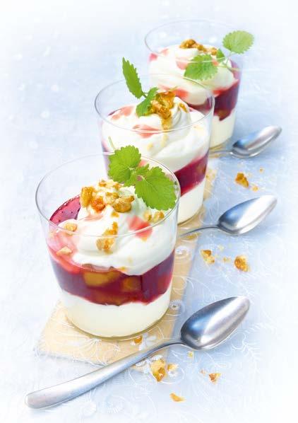 Mascarponés szilvás krém 6 adag Összetevők 500 g szilva 160 g porcukor 150 ml meggylé 50 ml portói bor 1 ek citromlé 1 ek étkezési keményítő 250 g mascarpone 250 g natúr joghurt 250 g túró 100 ml