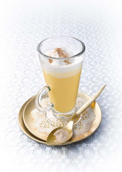 Fahéjas-narancsos puncs 4 adag Összetevők 300 ml narancslé 400 ml fehérbor 200 ml tojáslikőr 2 rúd fahéj 250 ml habtejszín 1 csomag vaníliáscukor A beszóráshoz: 2 ek cukor-fahéj-keverék főzőedény 4