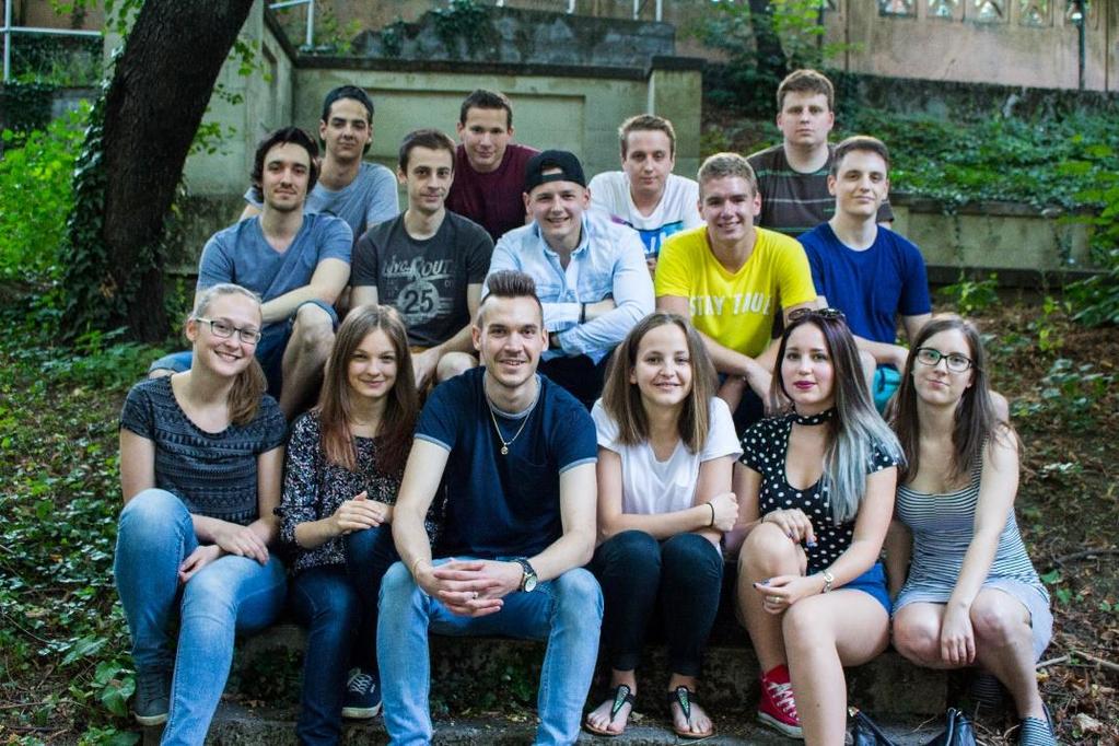A Mentor Gárda Karunkon 2001 óta hallgatói kezdeményezés eredményeként működik a Mentor Gárda, melynek tagjai önként és szívesen foglalkoznak azzal, hogy segítsék a beilleszkedésedet az új