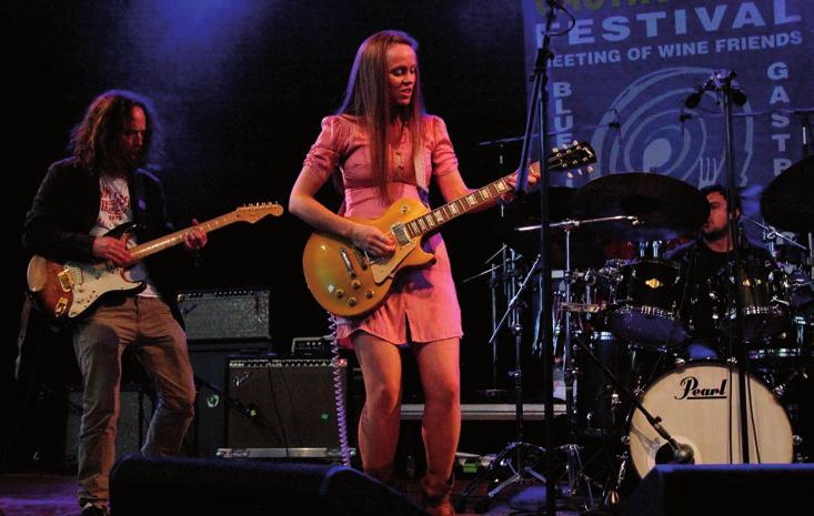 Mozaik Sokszínűség jellemzi a fesztivált Fotó: Molnár Gyula A paksi Nemzetközi Gastroblues Fesztivál negyedszázados évfordulójának méltó megünneplése után a szervező Gárdai család nem ült a babérokon