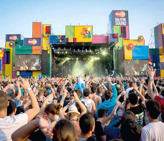 EVENTS with more than 300 performers in 2017 too. Some 100 international stars and 7 of the world s top 20 DJ s will perform during the 5 days of the festival.