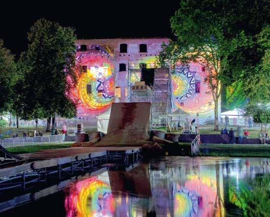 Breaking away from the movie nights and the camp fires, today s festival is of a kind where most of the existing and popular music styles, such as hip-hop, rock, alternative pop or electronic music,