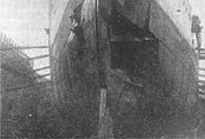 a JEAN BART csatahajó torpedó okozta sérülése az orr-részen egység esetében fordulhat elő. A fenti weboldal is megemlíti az 1918-as Görögország-környéki állomásozást.