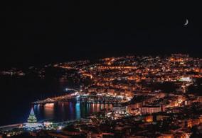 Ismerje meg a világ egyik legvarázslatosabb helyének, a Sorrentói-félszigetnek különös atmoszféráját szilveszteri köntösben is, ahol megtapasztalhatjuk a mediterrán életérzést, az olasz szenvedélyt,