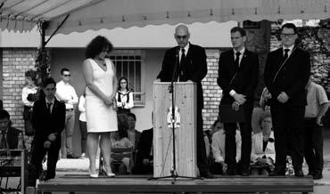 92 93 Matematikából kilencedikes korában szerepelt abban a csapatban, amelyik a Náboj Vojázs Matematika Csapatversenyen ötödik lett, a következő évfolyamon pedig a Bolyai Matematika Csapatverseny