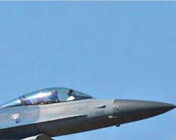 vadászrepülő-ezred két F 16Block40 CM/DM vadászbombázó-százada adja az amerikai expedíciós repülőerők harci repülőállományának gerincét. Aviano 1911 óta repülőtér.