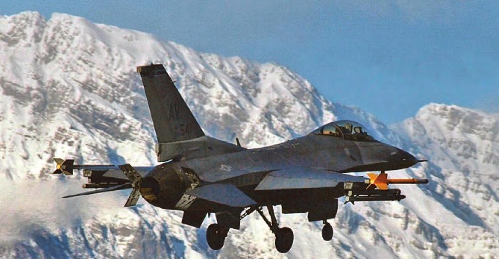 Az avianói harcászati vadászbombázók egyben nukleáris csapásmérők is. Tény, hogy közelmúltban is tartottak a német Tornadókkal közös gyakorlatot, imitált atomcsapások végrehajtásával.
