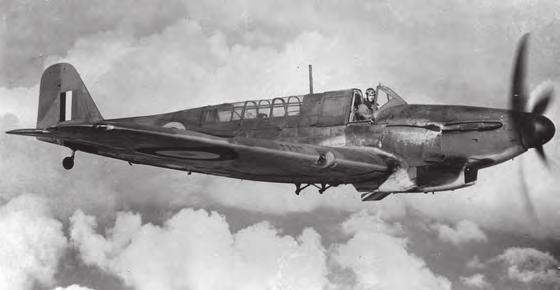 8. ábra. A HMS THESEUS (R64-es) könnyű hordozó, fedélzetén Hawker Sea Hurricane Mk I vadászrepülőgépekkel a hordozóknak.