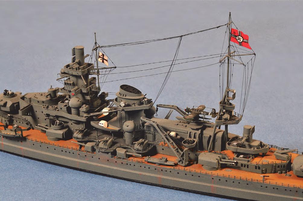 4. ábra. A SCHARNHORST csatahajó makettje a parancsnoki híd és a hajó középrésze az 1939 után átépített főárboccal (a makettet készítette: dr. Pék György; fotó: Gerencsér Attila) 5. ábra. Karl Dönitz tengernagy a skóciai kikötőkbe tértek vissza, hanem az egyik izlandi támaszpontra, s egy gyors üzemanyag-felvétel után már december 23-án újra kifutottak a tengerre.