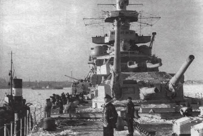 Közben azonban a NORFOLK két 203 mm-es lövedéke is eltalálta a német hajót.