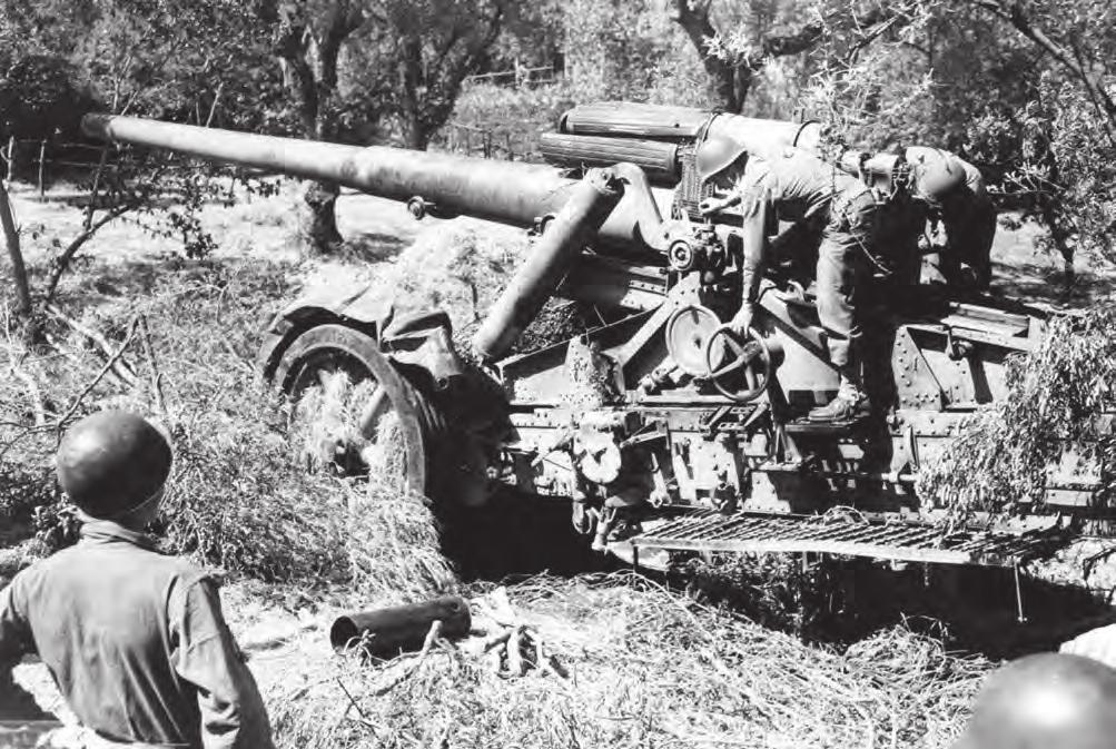 13. ábra. A közel 30 km-es maximális lőtávolságával a 17 cm-es K 18-as ágyúnak az 1944 tavaszától bevetett amerikai 8 hüvelykes ágyúk megjelenéséig nem volt riválisa.