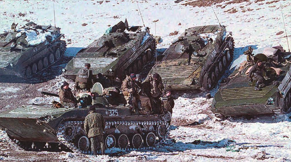 Tanulmányok 10. ábra. BMP 1-es páncélozott lövészszállító harcjárművek köteléke sor építmény elő volt készítve a felrobbantásra.
