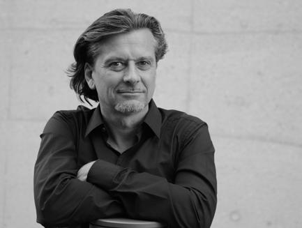Stefan Brodbeck Brodbeck Design A SPACE TERMÉKCSALÁDDAL EGY UNIVERZÁLIS RENDSZER KIALAKÍTÁSÁRA TÖREKEDTEM, AMELY MEGFELEL A KÜLÖNFÉLE IGÉNYEKNEK.