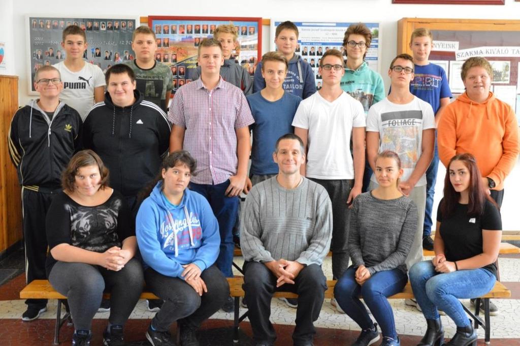 9.Mg osztály Felső sor: Barócsi Bálint Olivér, Tulkovics Marcell, Mészáros Tibo Péter, Nemes Kristóf, Görög Attila, Szimander Zsolt Középső sor: Vass Sándor Kristóf, Kovács József, Péja Zsolt,