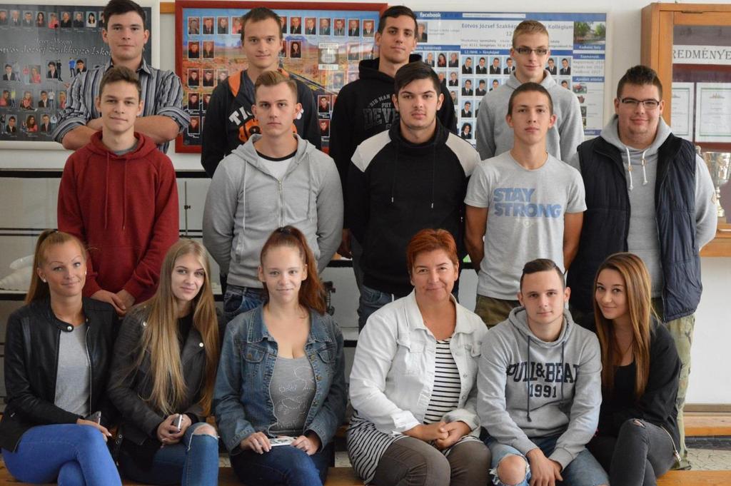 12.MK osztály Felső sor: Suták Dávid, Király Péter, Sági Dávid, Táczi Roland Középső sor: Orbán Ádám, Csele Tamás, Penzer Simon, Ódor Dániel, Kertész Noel Alsó sor: Pribék Fanni, Werner Viktória,