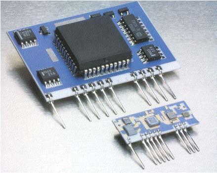A MÉRETCSÖKKENTÉS LEHETŐSÉGE TOKOZATLAN CHPEKKEL Tokozott IC-k Tokozatlan IC chipek 4/55 A CHIPBEÜLTETÉS MÓDOZATAI: CHIP+HUZALKÖTÉS (Chip&wire) Tokozott chip Si chip chiptartó, vezető keret