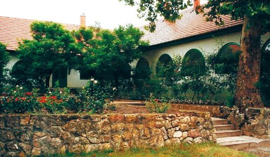 alapján azon közégeknek, melyek lakoágzáma nem éri el a kétezer főt, közö önkormányzati hivatalt kellett létrehozni, nem tarthattak fenn önálló polgármeteri hivatalt.