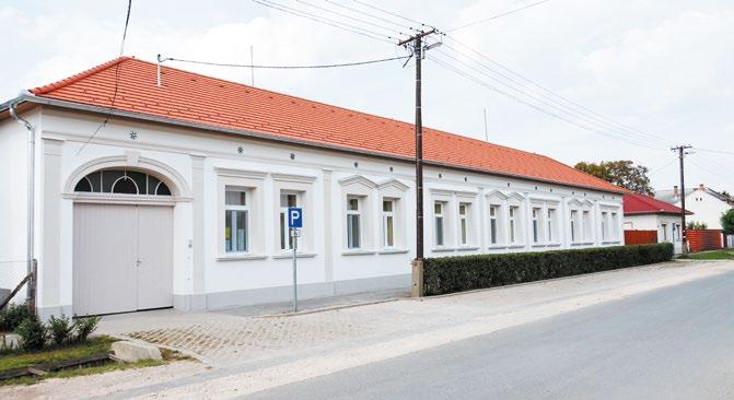 zám alatt 3 óvodai coportzoba é tornazoba fogadta a gyermekeket a volt ikola épületében. A zékhely óvoda 2013