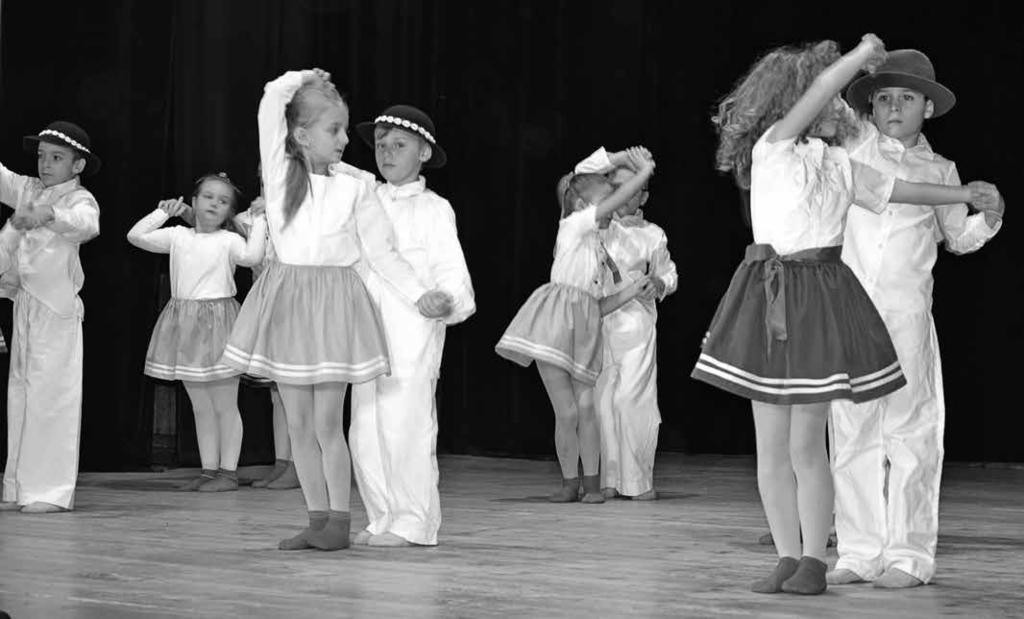 2 OSVETÁR NÉPMŰVELŐ 2017/1 NOVÉ TALENTY VO VEĽKOM MEDERI: Slávnosť na počesť Jozefa Miloslava Hurbana Viktor Illésovci, ktorých odborne vedie pedagogička Monika Lohnerová.