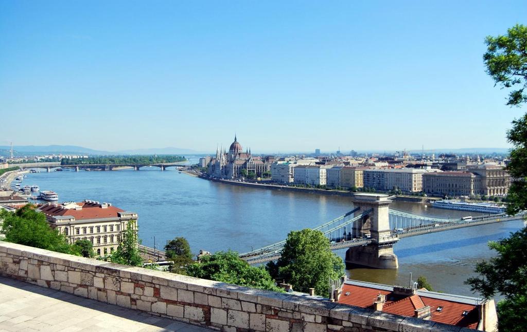 POROČILO Z NAGRADNE EKSKURZIJE SEŠTG NOVO MESTO Vsako leto SEŠTG s pomočjo Sveta staršev SEŠTG in sponzorjev organizira dvodnevno nagradno ekskurzijo za dijake, ki so s svojim delom pripomogli k