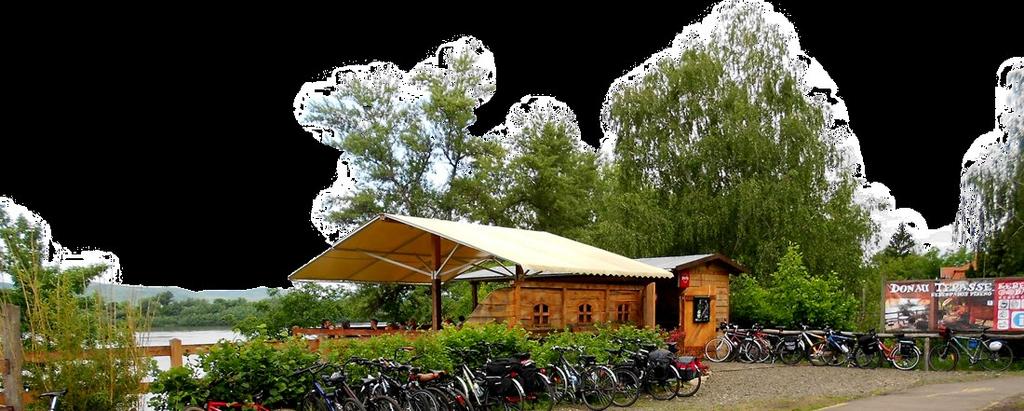 Ennek egyik példája a zebegényi Kerékbár, amely kerékpárosok és kenusok közös pihenőhelye, túrázók kedvelt kiinduló vagy megállóhelye. [http://www.turaprogram.hu/kerekbar.html] 31.