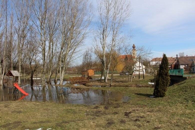 Az Önkormányzat a jövőben tervezi a park fejlesztését, ivóvíz