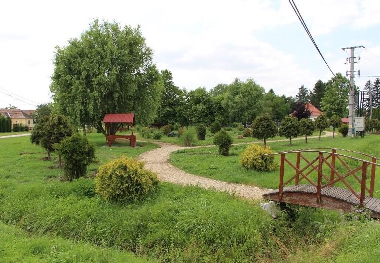 történő áthelyezése is (433/2. vagy 434. hrsz.). 83. ábra: Pápasalamon a pihenőhely TSZ szerinti helyszíne 84.