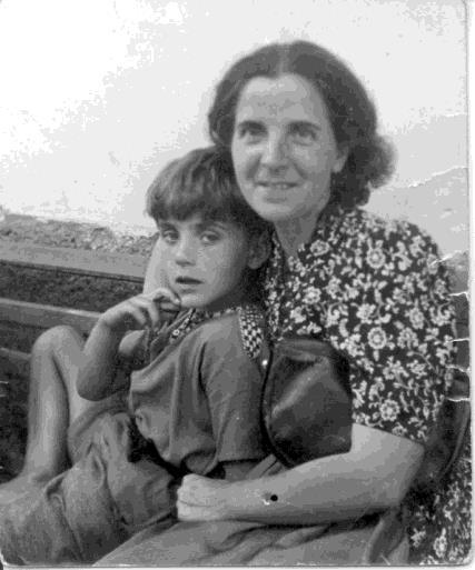 Édesanyja, Edgar második felesége, egy kis üzletet vezetett. 1931-ben a Münchenhez közeli Bergingbe, majd 1935-ben München- Schwabingba, a Kaulbach nevű művésznegyedbe költöztek.