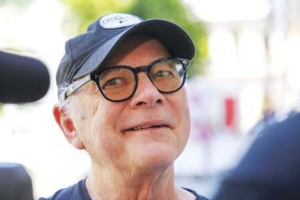 Barry Levinson 7 8 9 10 11 Szo V H K Sze 12 Cs KIÁLLÍTÁS 24 25 //