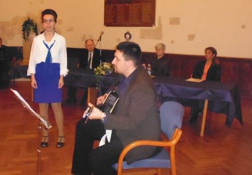 A mi hőseink a véradók Forrás: www.sopron.hu Önkéntesség, önzetlenség, segíteni akarás, szolgálat, elkötelezettség és köszönet.