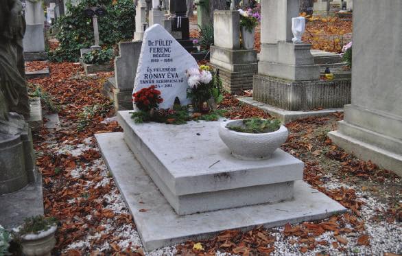 19. kép Fülep Ferenc és felesége sírja a Farkasréti temetőben (a szerző felvétele) szóló első híradás még május 22-én megjelent az Esti Hírlapban, de ez sem egy részletes beszámoló volt, hanem