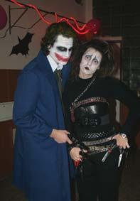 Podával sa chutný elixír lásky, a tiež typicky halloweenské jedlá, ako lalok z divej svine alebo lupiny z dračej hlavy.