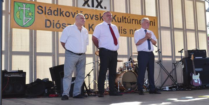 XIX. Sládkovičovské kultúrne dni Do súťaže o najlepší orechový koláč sa zapojilo 13 gazdiniek s vynikajúcimi koláčmi a zákuskami.