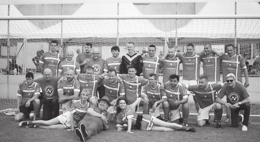 sk zorganizoval špeciálny futbalový zápas medzi domácim mužstvom, ktoré zostavili netky. sk a tímom Československý lev - Oklamčák Sport Team pozostávajúci zo známych osobností.