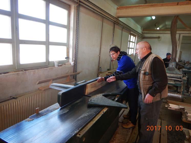 CONSTR ZSOLATI Kft. 2017.09.25 Oroszhegyen C- Zsolati Kft. asztalos műhelyében dolgoztunk. Faházakkal, nyílászárókkal és egyéb más faipari termékekkel foglalkoznak.0 1.