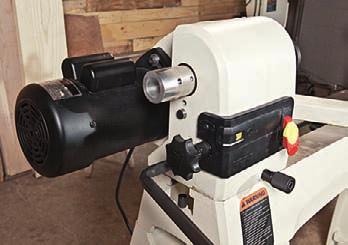 átmérő ágy felett 370 mm Tengelytávolság 1100 mm Orsó menete M33x3,5 Orsó/szegnyereg kúp MK-2 Orsó/szegnyereg átmenő furat 9,5/9 mm Szegnyereg löket 108 mm Méretek