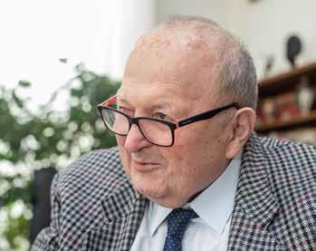 Mivel őt mind a fasizmus idején, mind a Rákosi-érában, mind 1956 után meghurcolták, azt tanácsolta, olyan szakmát válasszak, amiből külföldön is meg lehet élni.