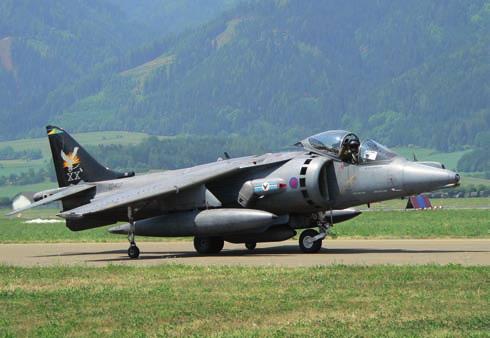Összevetve a VTOL harcirepülőgépeket (Harrier, Jak-38/141 és F-35), látható, hogy a Harrier GR. 7 és 9 mára elavult, kivonása indokolt.